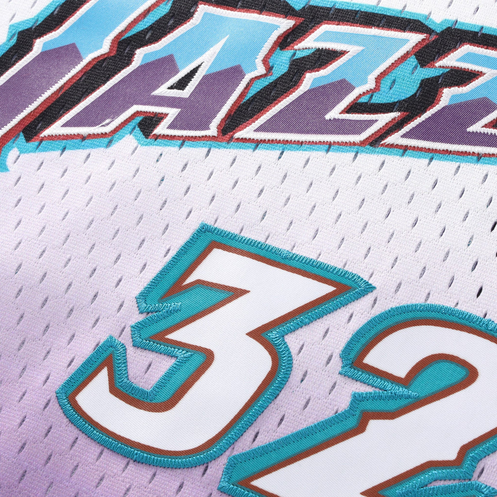 Utah Jazz Mitchell & Ness Road Swingman Jersey - Karl Malone - Youth